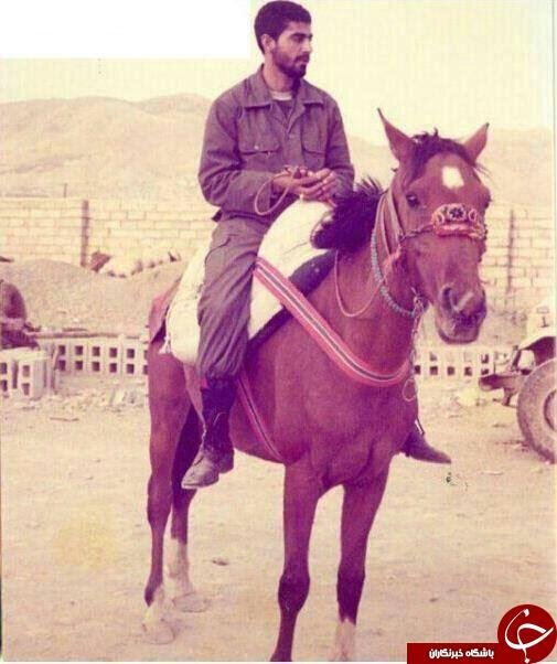 عکسی قدیمی از سردار سلیمانی در حال سوارکاری