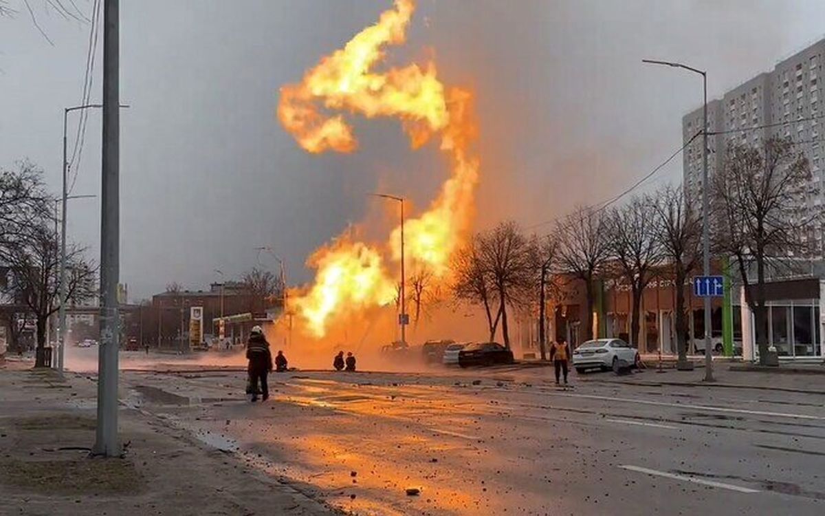 فیلم| بمباران نمایندگی شرکت تسلا در کی‌یف