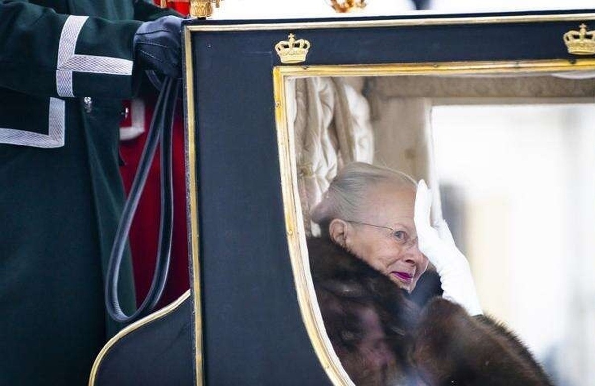 فیلم| آخرین کالسکه سواری ملکه دانمارک در خیابان‌های کپنهاگ