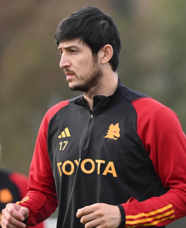 عکس| مورینیو چهره سردار آزمون را تغییر داد عکس| مورینیو چهره سردار آزمون را تغییر داد