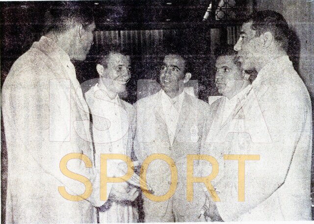 عکس| زیرخاکی از ملاقات تختی با ۳ ملیپوش فوتبال عکس| زیرخاکی از ملاقات تختی با ۳ ملیپوش فوتبال