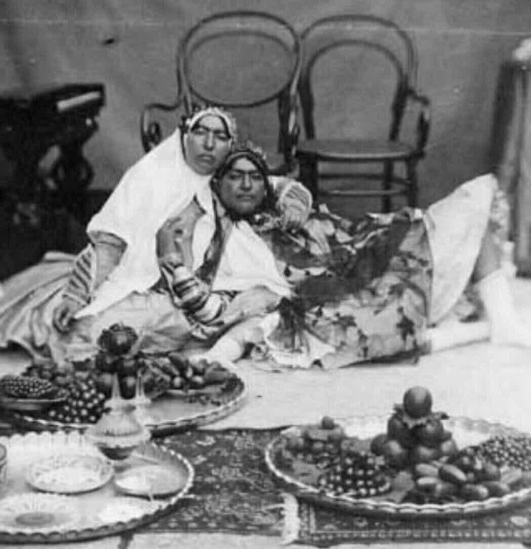 عکس| ‏تصویر کمتر دیده شده از شب چله در حرمسرای ناصرالدین شاه قاجار