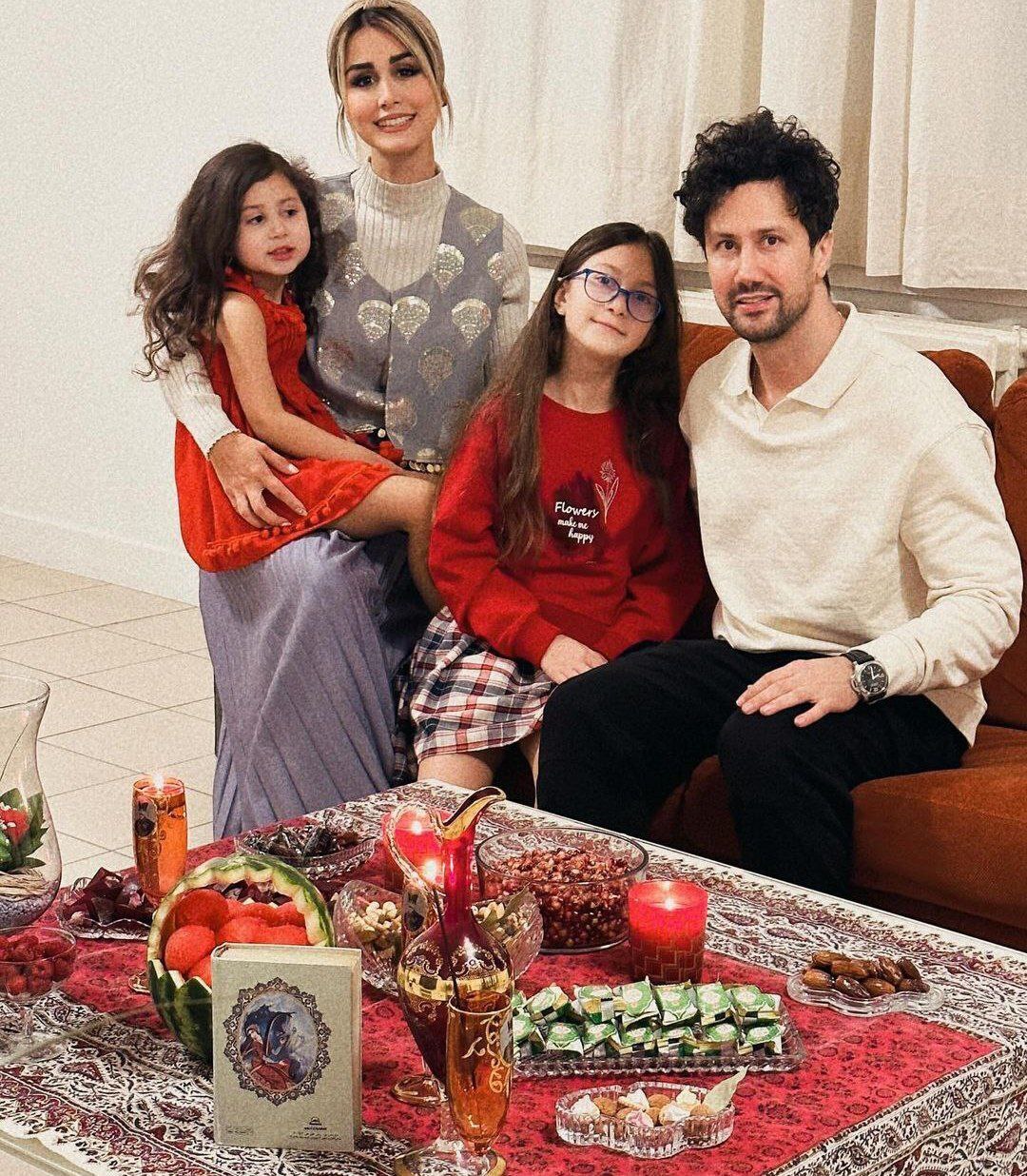 تصویری از جشن شب یلدا شاهرخ استخری و خانواده اش تصویری از جشن شب یلدا شاهرخ استخری و خانواده اش