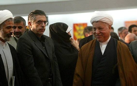 عکسی از جوانیهای کرباسچی و مجید انصاری در کنار آیت الله هاشمی عکسی از جوانیهای کرباسچی و مجید انصاری در کنار آیت الله هاشمی