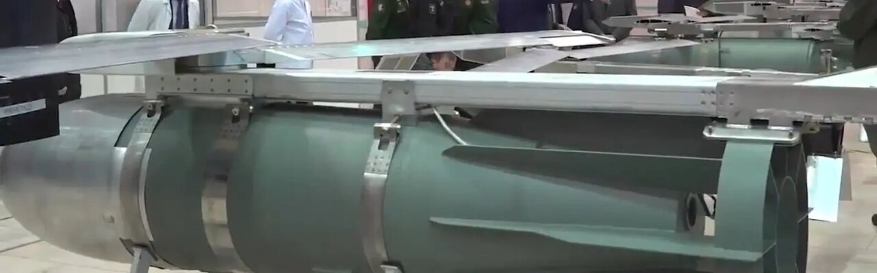 عکس| رونمایی روسیه از این بمب مرگبار یک و نیم تنی عکس| رونمایی روسیه از این بمب مرگبار یک و نیم تنی