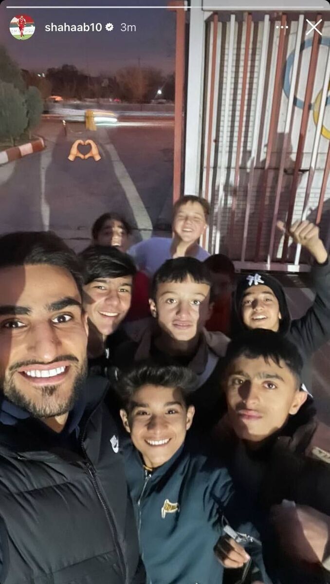 عکس| رفتار تحسین برانگیز شهاب زاهدی با چند نوجوان