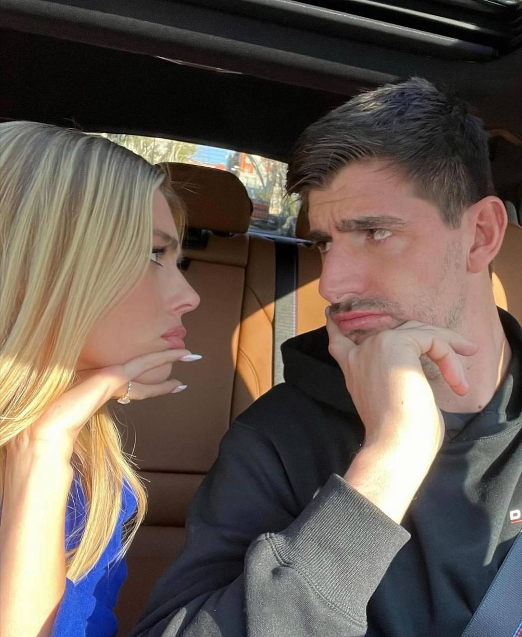 عکس| ژست دو نفره و سمی دروازه‌بان مصدوم رئال و همسرش