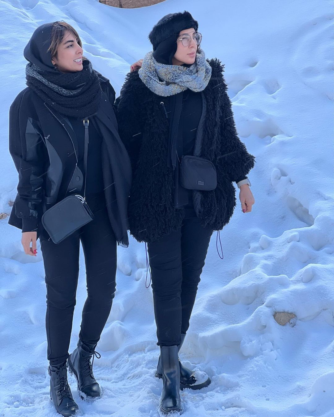 عکس | برف بازی لیلا بلوکات و خواهرش