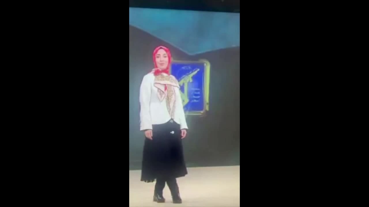 پوشش جنجالی خانم مجری در تلویزیون | این پوشش موقت است؟ پوشش جنجالی خانم مجری در تلویزیون | این پوشش موقت است؟