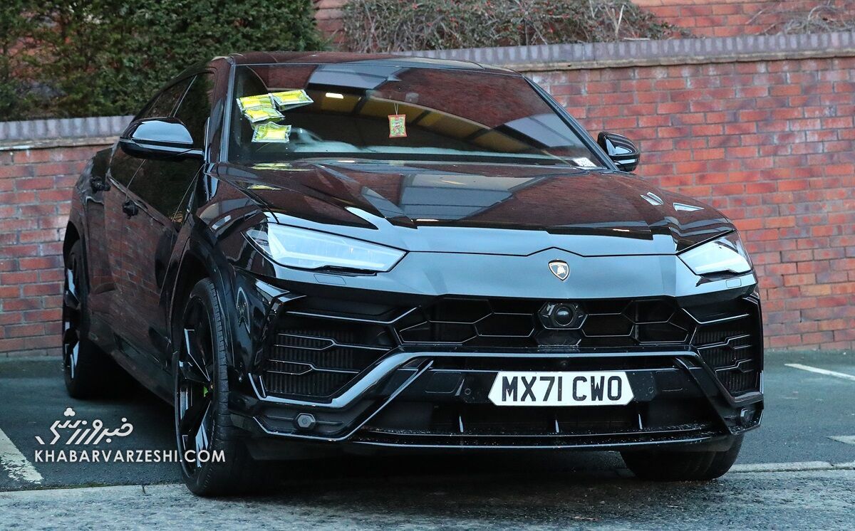 عکس| ۴ مرتبه جریمه خودروی ستاره لیگ برتری به عجیب‌ترین دلیل