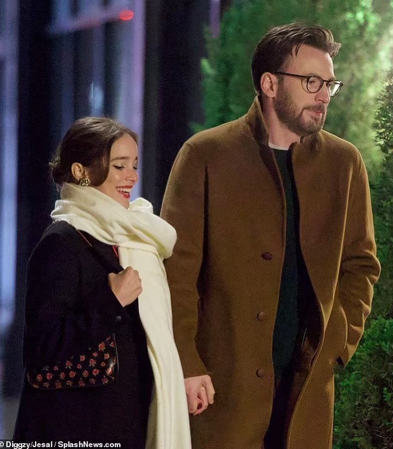 اولین تصاویر از کریس ایوانز و همسرش البا باپتیستا جذاب‌ترین زوج هالیوود در کنار هم