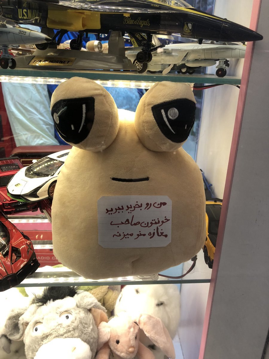 عکس| خلاقیت بامزه در مغازه عروسک فروشی سوژه شد!