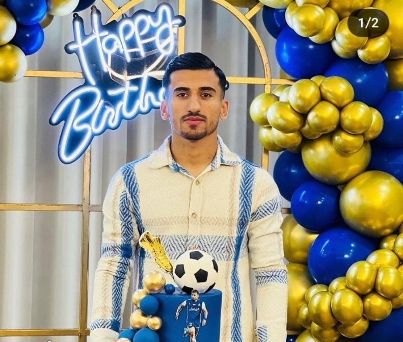 عکس| ستاره استقلال در روز تولدش به کفش طلا رسید عکس| ستاره استقلال در روز تولدش به کفش طلا رسید
