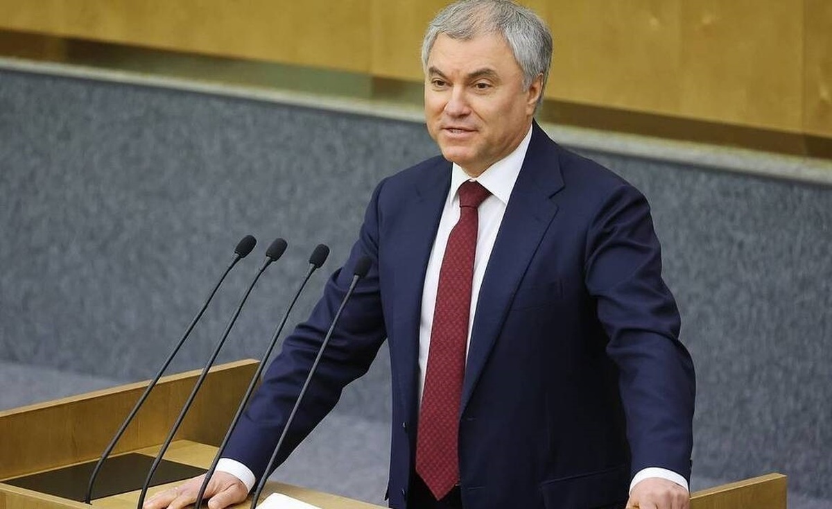 رئیس پارلمان روسیه: بایدن در حال نابود کردن دلار است