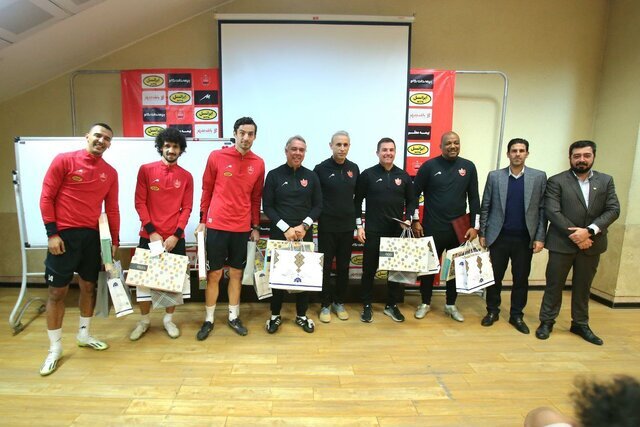 عکس| تمرین پرسپولیس با عطر کریسمس عکس| تمرین پرسپولیس با عطر کریسمس