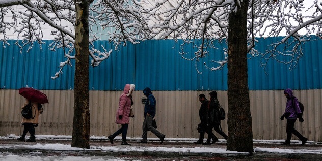 هشدار نارنجی هواشناسی برای تهران؛ احتمال یخ‌زدگی سطح زمین و خطر شکستن درختان کهنسال