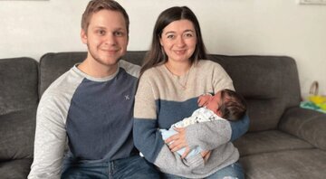 عکس| این نوزاد عجول در پارکینگ به دنیا آمد