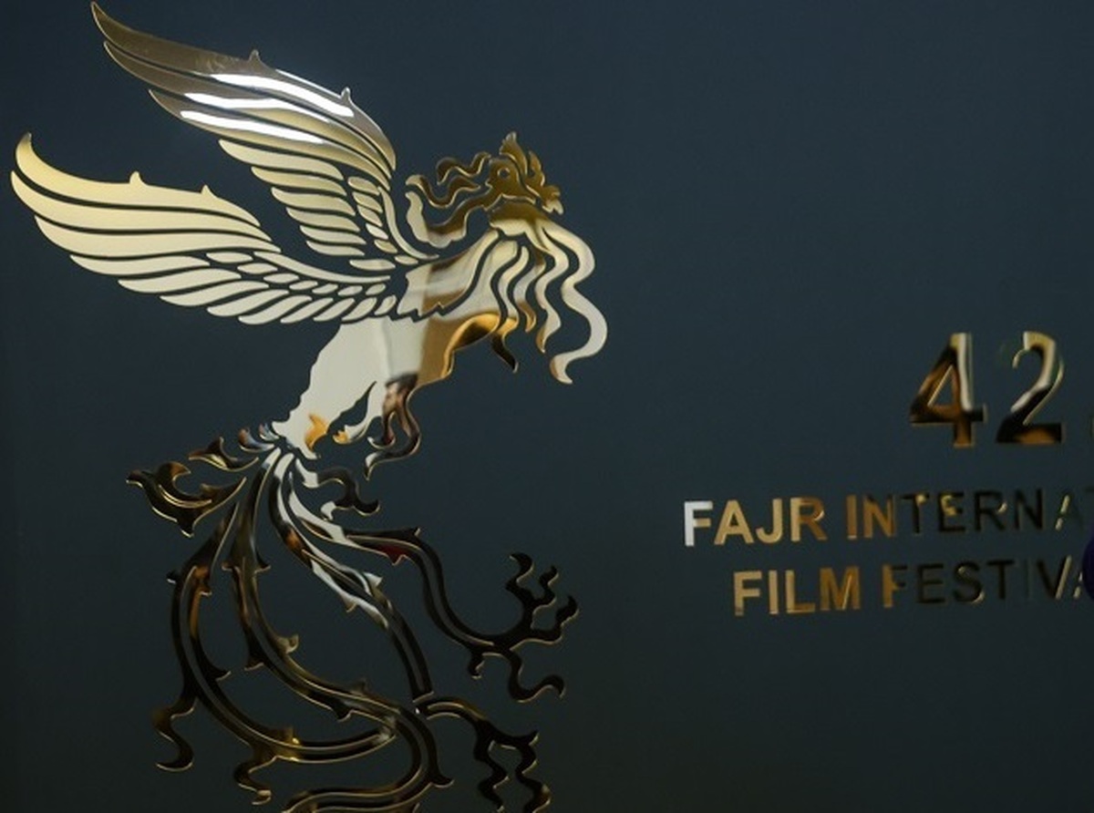 اعتراض شدید الناز شاکردوست به عوامل جشنواره فیلم فجر: نمی‌توانید به زور من را بیرون بیندازید؛ می‌خواهم حرف بزنم + فیلم