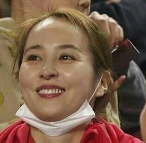 عکس| «سوسانو» در بین تماشاگران بازی کره جنوبی و استرالیا