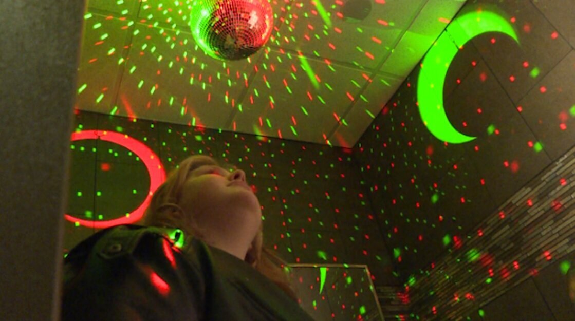 عکس| تبدیل این سرویس بهداشتی به دیسکو!