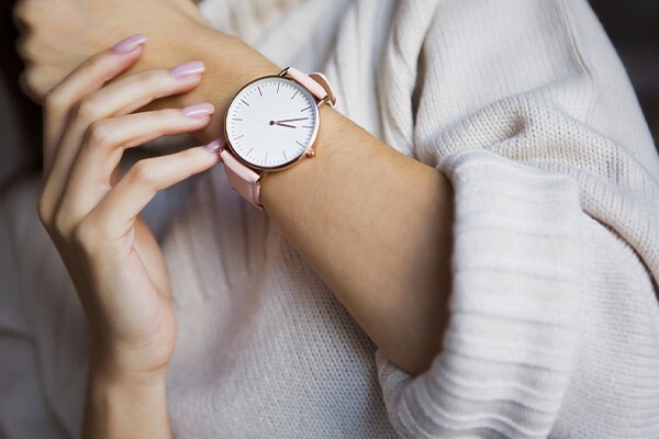 دانستنی‌های جالب برای انتخاب ساعت‌های زنانه در تیپ و استایل