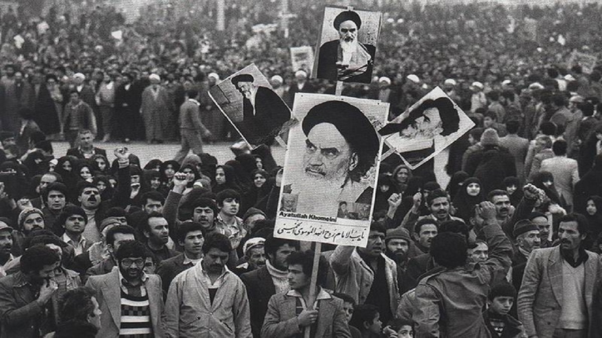 روز‌های انقلاب به روایت مطبوعات؛ از انتخاب نخست‌وزیر دولت موقت تا معنی کردن «جمهوری اسلامی» برای «بختیار»