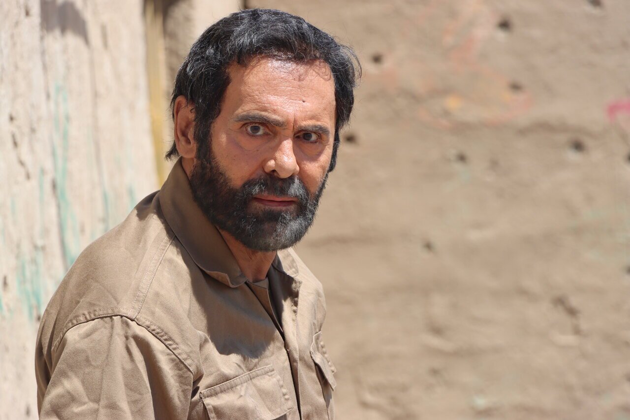 چهره متفاوتی از جمشید هاشمپور در فیلم پرواز ۱۷۵ چهره متفاوتی از جمشید هاشمپور در فیلم پرواز ۱۷۵