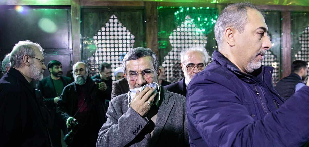 عکس| چهره جدید احمدی نژاد در حرم امام