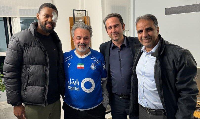 عکس| خبرهای خوش برای استقلال و یامگا؛ پیراهن ستاره فرانسوی بر تن پزشک معالج عکس| خبرهای خوش برای استقلال و یامگا؛ پیراهن ستاره فرانسوی بر تن پزشک معالج