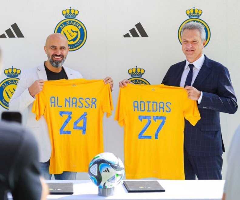 عکس| رونالدو تا ۳ سال آدیداس میپوشد! عکس| رونالدو تا ۳ سال آدیداس میپوشد!