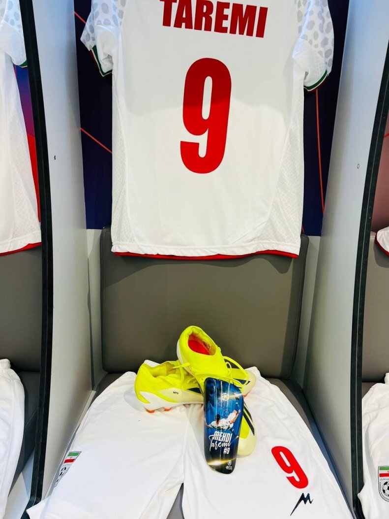 عکس| لباس طارمی برای برگشت آماده شد عکس| لباس طارمی برای برگشت آماده شد