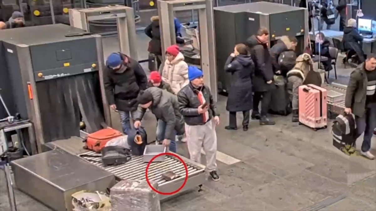 فیلم| دزدیدن کیف دستی یک زن در فرودگاه