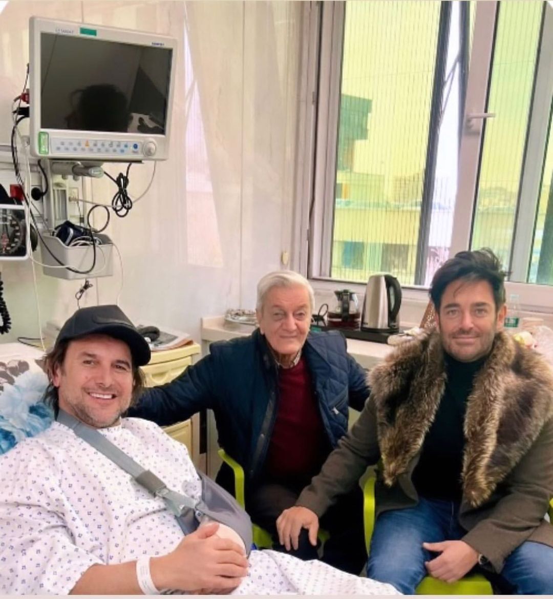 عکس| حضور همزمان رضا گلزار و امین حیایی در بیمارستان