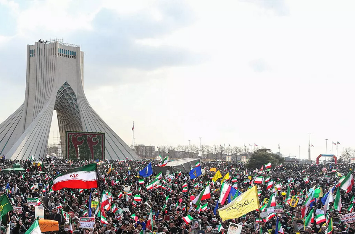 عکس| چرا عکس این زن در راهپیمایی ۲۲ بهمن پرحاشیه شد؟