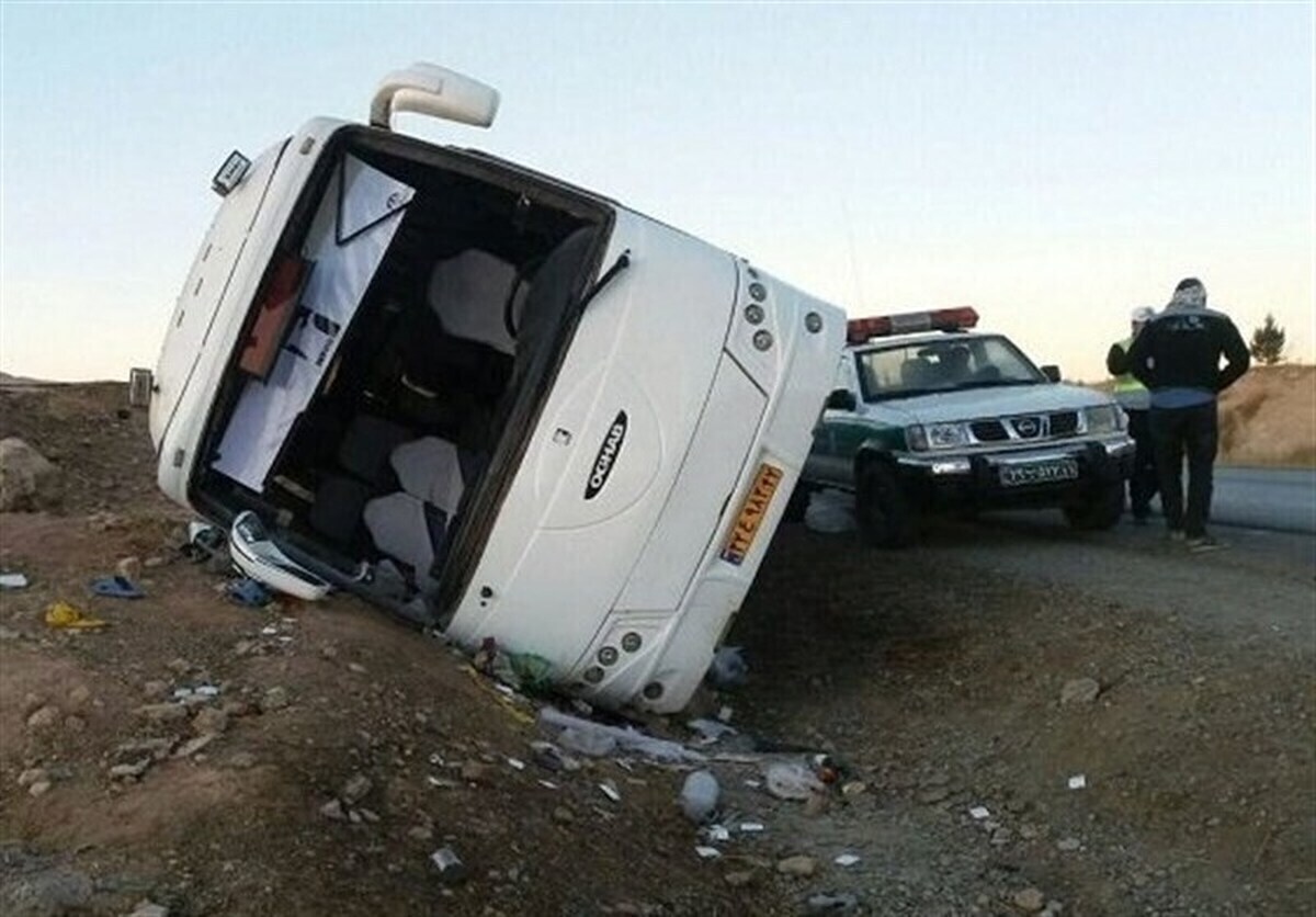واژگونی اتوبوس در همدان؛ 21 نفر مصدوم شدند