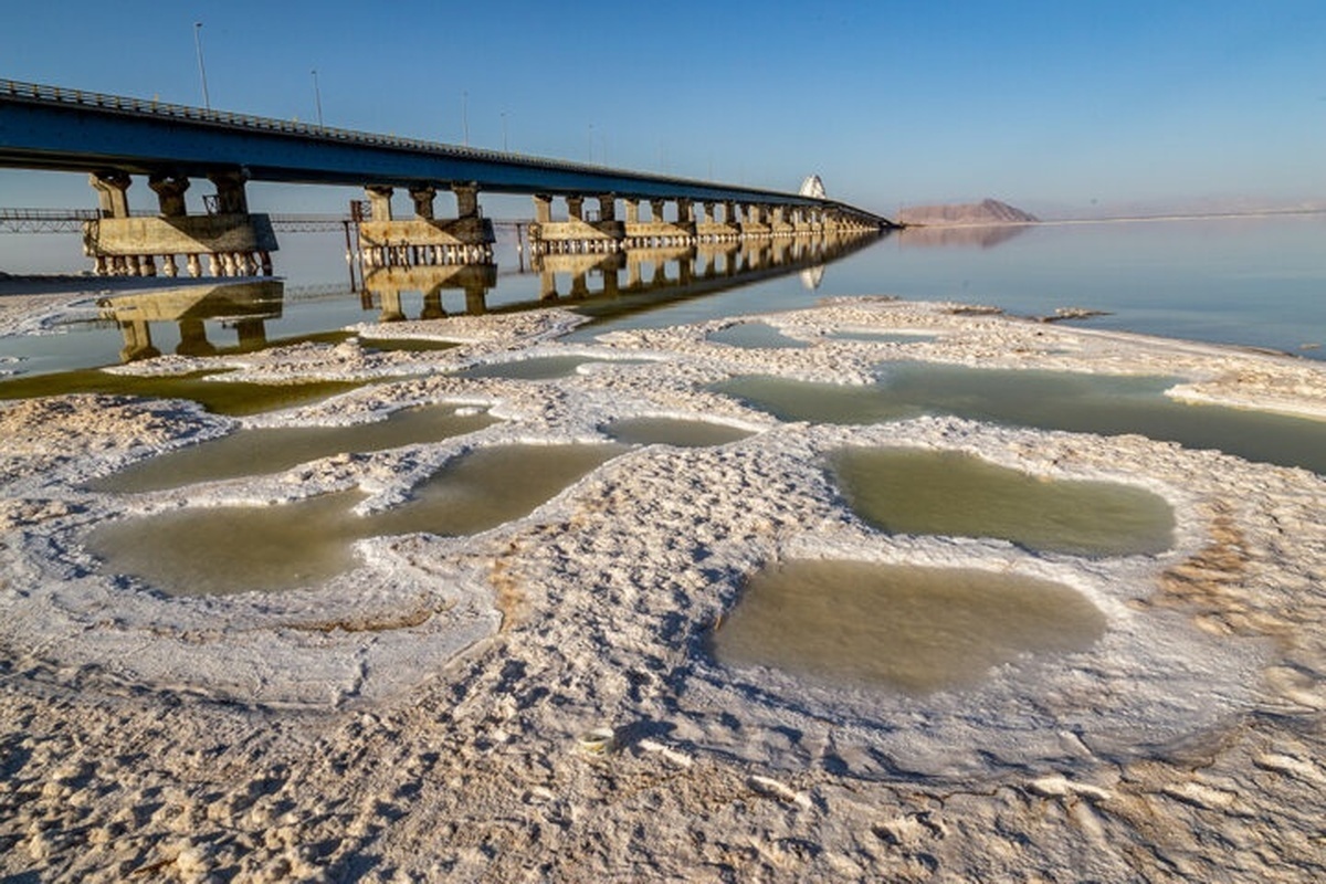 مردم را از خطرات خشکی دریاچه ارومیه آگاه کنید