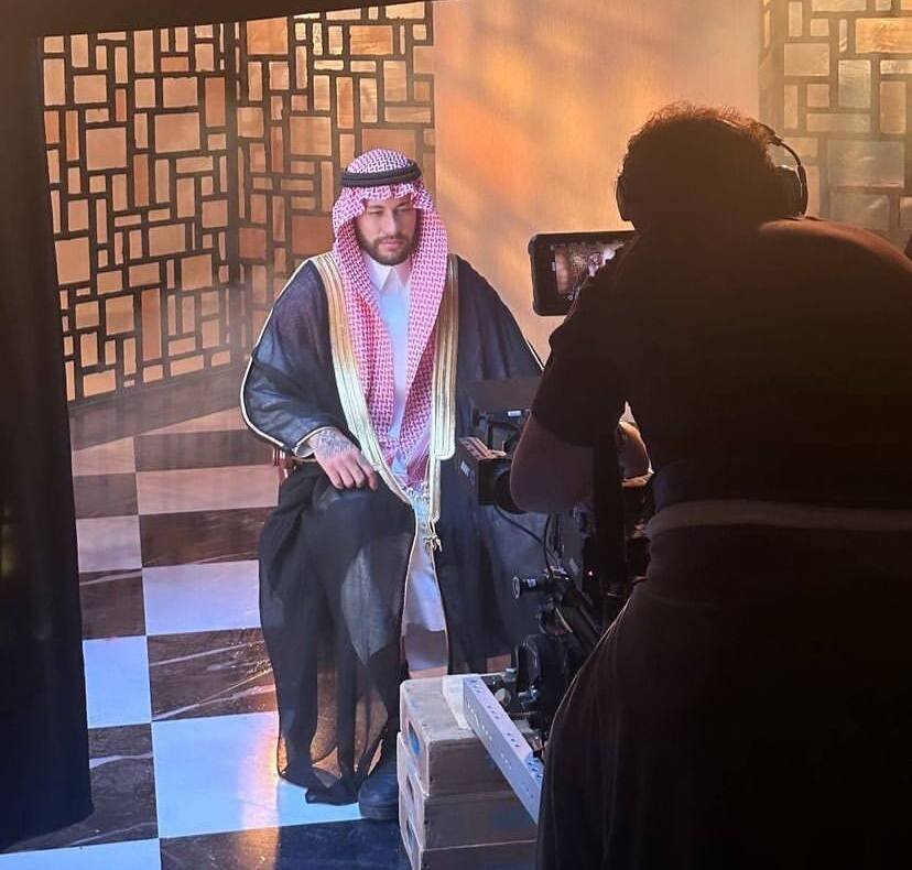 عکس| نیمار در لباس عربی؛ او هم عربستانی شد! عکس| نیمار در لباس عربی؛ او هم عربستانی شد!