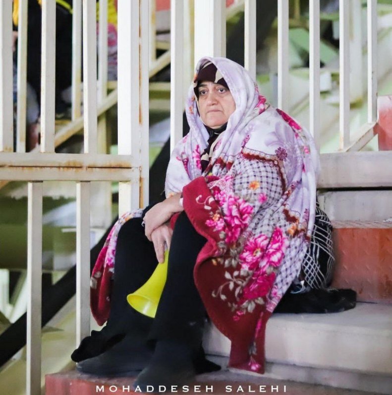 عکس‌| قاب ناراحت‌کننده از هوادار زن سپاهانی در نقش‌جهان