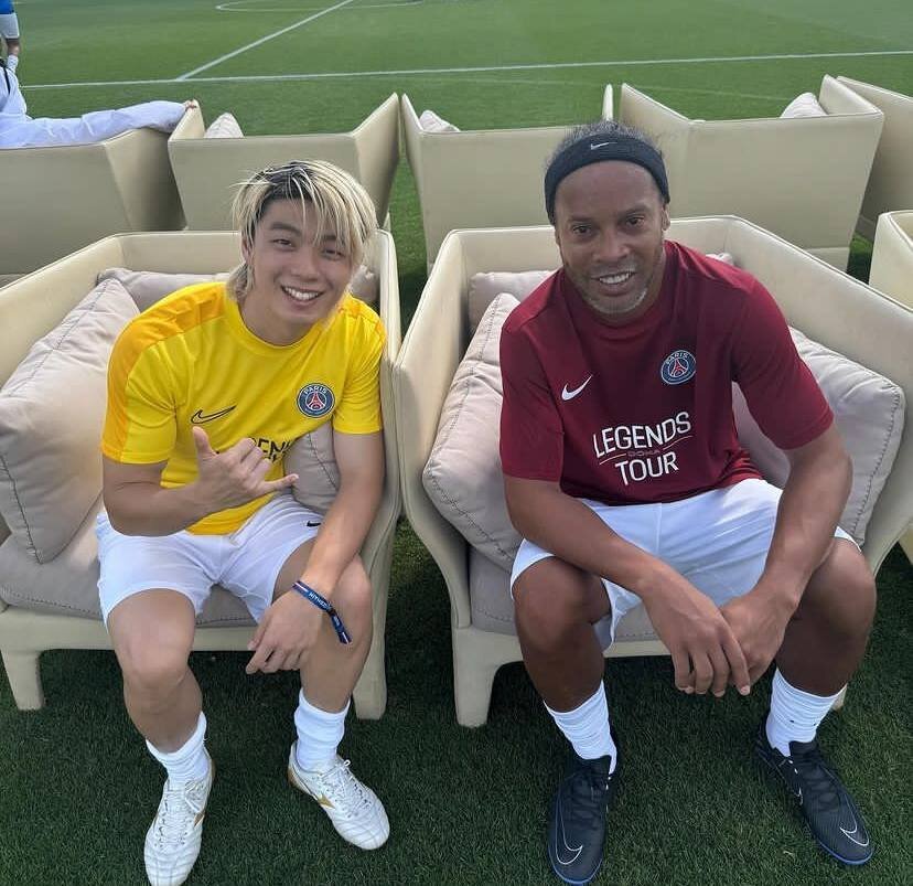 عکس| ملاقات رونالدینیو با بلاگر معروف در قطر عکس| ملاقات رونالدینیو با بلاگر معروف در قطر