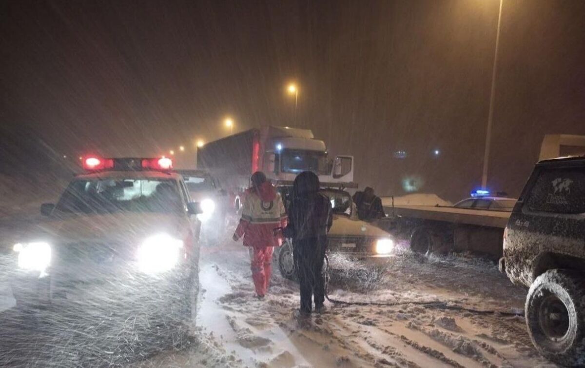 جزئیات تصادف زنجیره‌ای مرگبار ۴۰ خودرو در آزادراه زنجان - قزوین