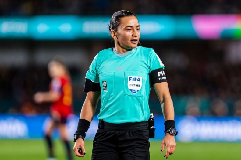 عکس| این داور زن برزیلی، بازی الهلال و اینترمیامی را سوت می زند عکس| این داور زن برزیلی، بازی الهلال و اینترمیامی را سوت می زند