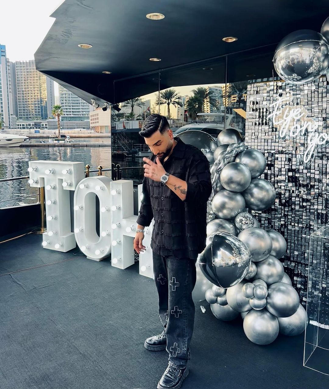 عکس| جشن تولد لاکچری حسین تهی در خارج از کشور