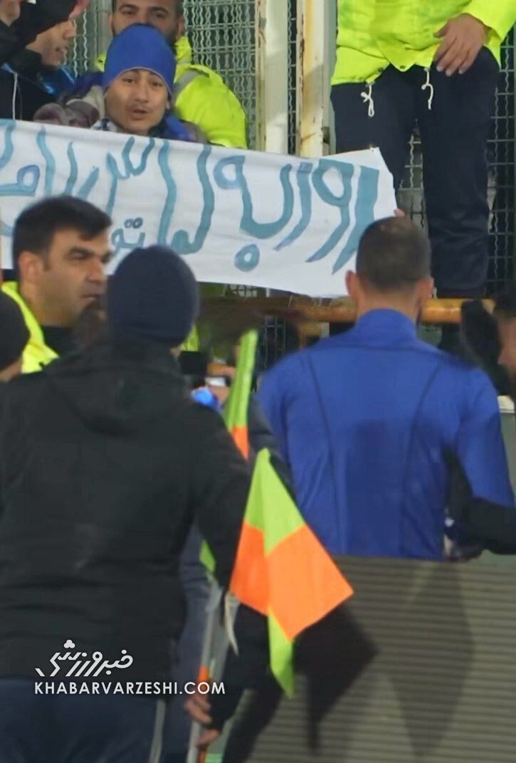 عکس| درخواست جالب یک هوادار از روزبه چشمی عکس| درخواست جالب یک هوادار از روزبه چشمی