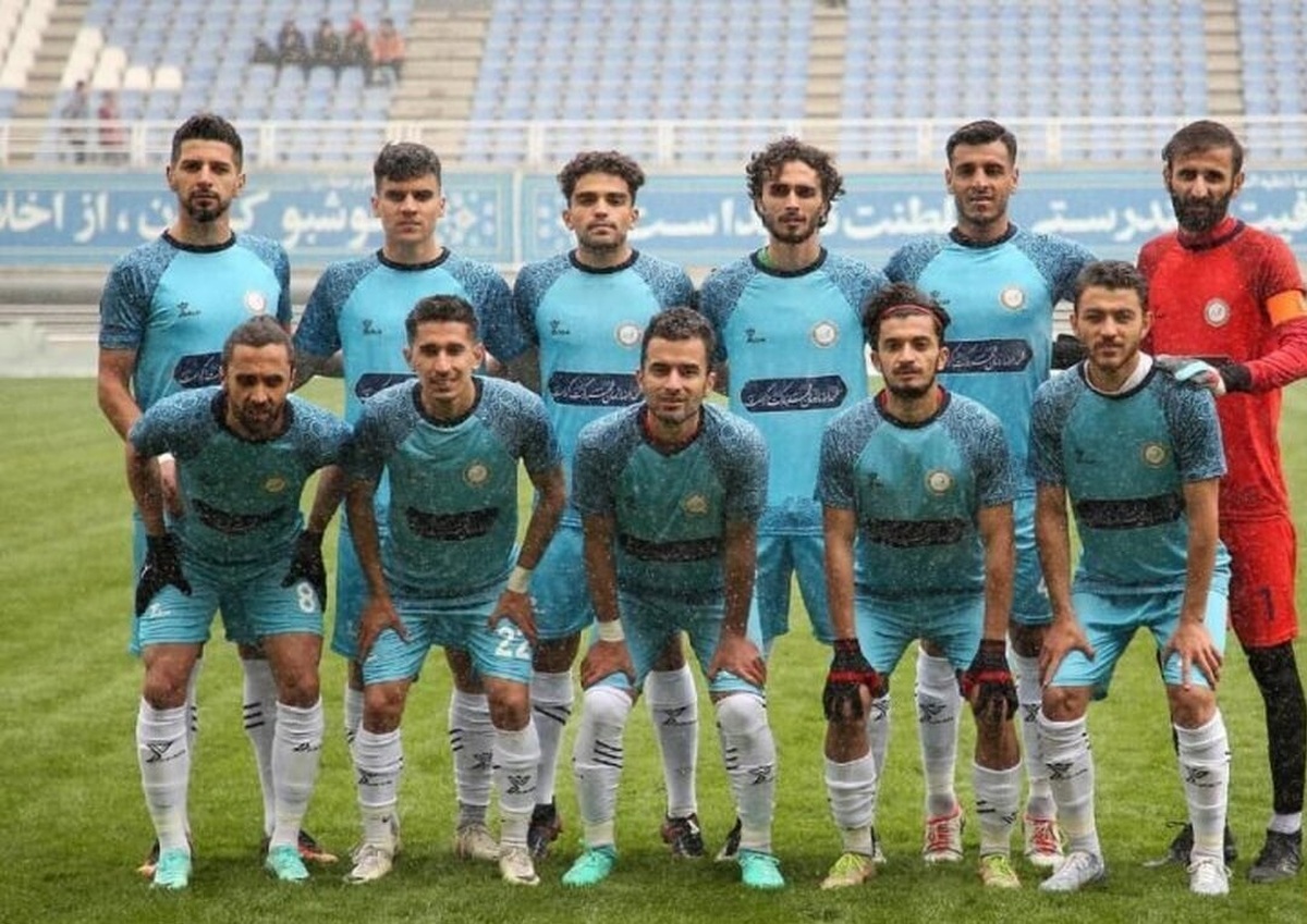عکس| مربی استقلالی یک شبه رنگ لوگوی باشگاه را آبی کرد