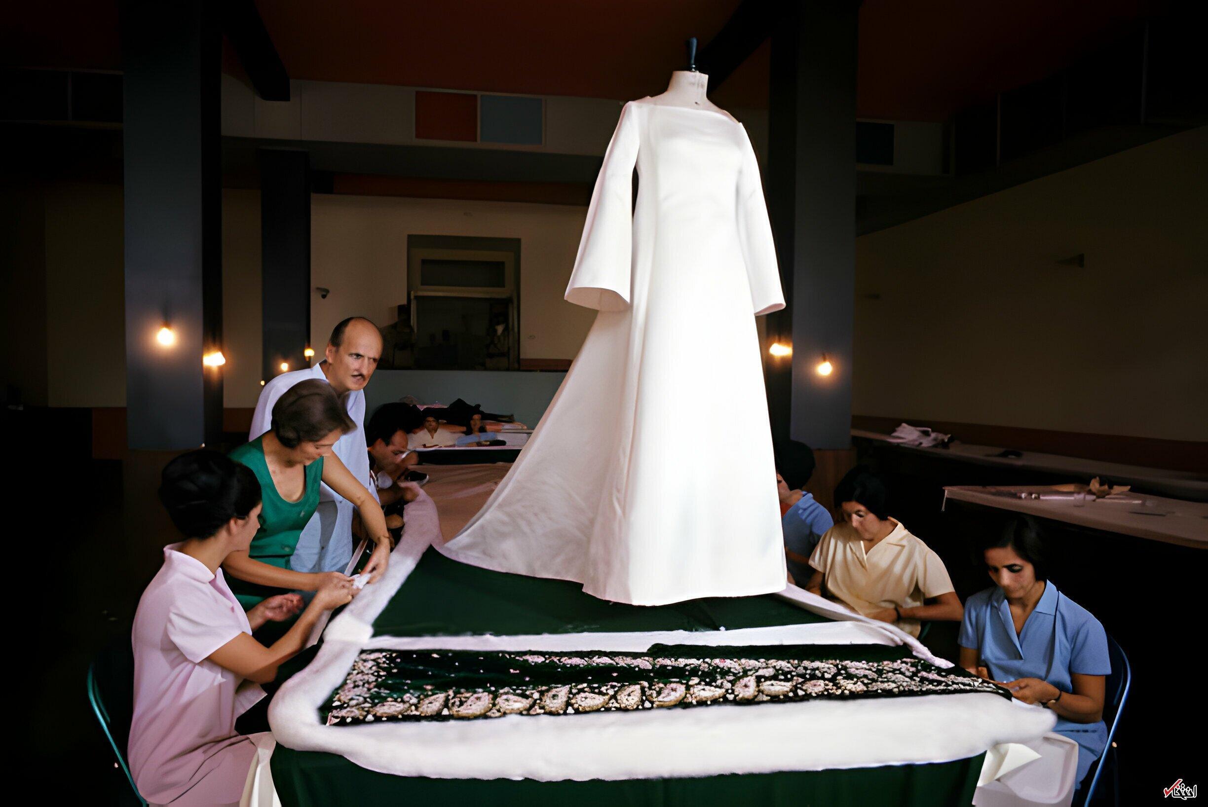 عکس| ۵۶ سال پیش؛ طراحی لباس سلطنتی در تهران