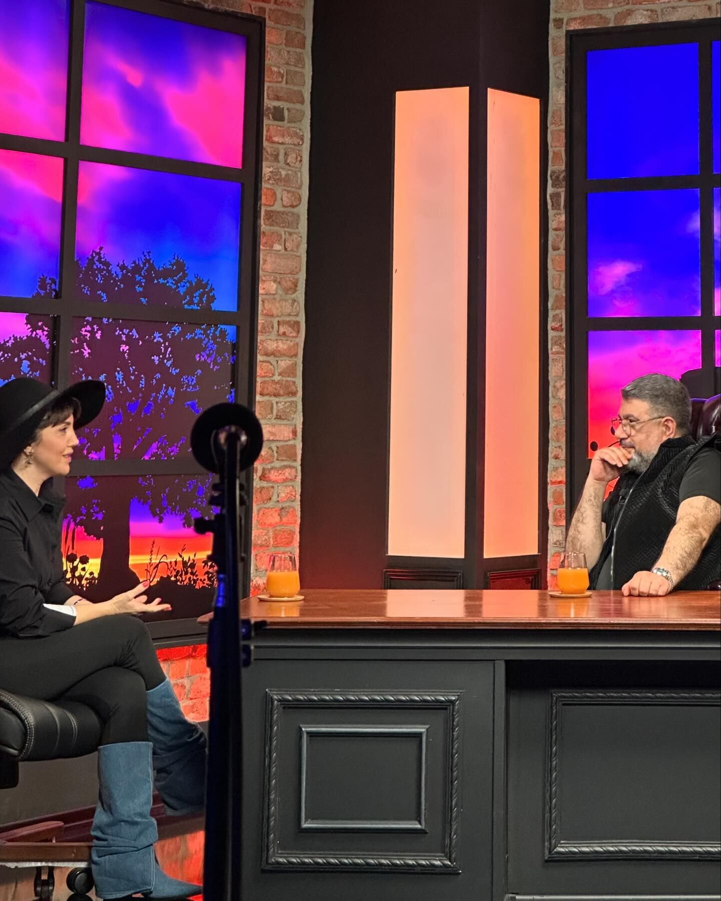 عکس| تصویر لو رفته از عایشه‌گل در برنامه رشیدپور