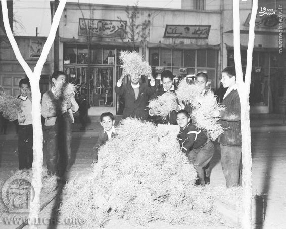 تهران قدیم | شادی کودکان در چهارشنبه‌سوری/ عکس