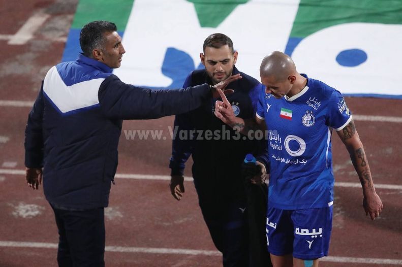 عکس| ناراحتی یک استقلالی از تصمیم نکونام عکس| ناراحتی یک استقلالی از تصمیم نکونام