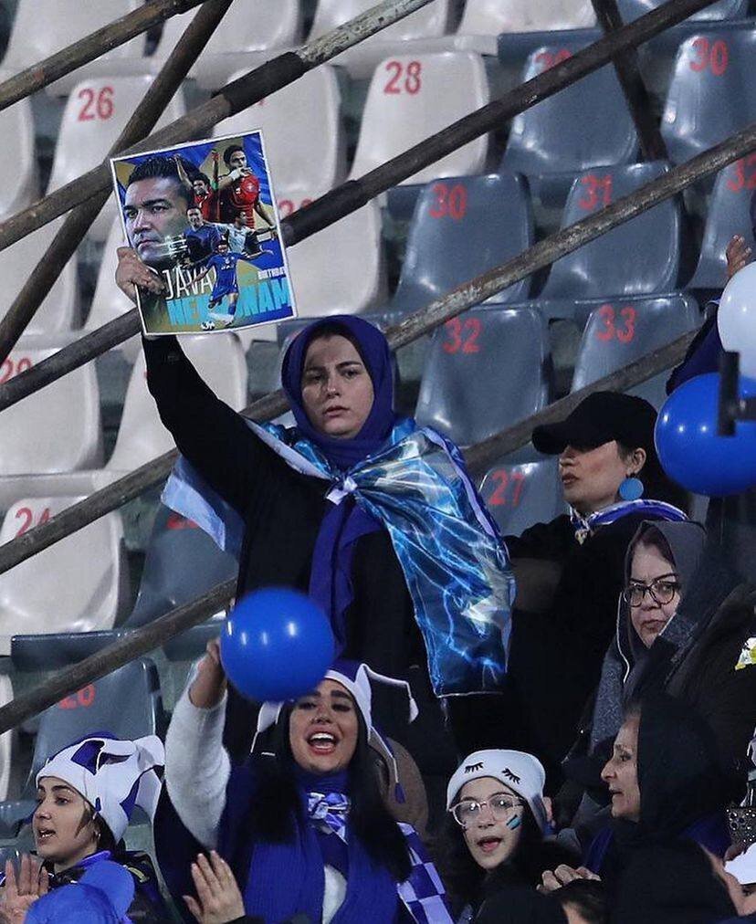عکس| حمایت خاص یک هوادار خانم از جواد نکونام