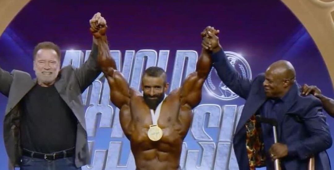 عکس| اهدای مدال هادی چوپان به هیجان‌انگیزترین شکل ممکن